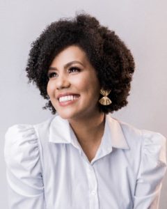 mujer contenta 1